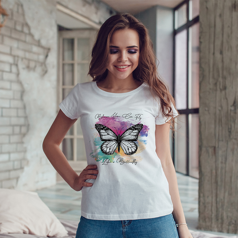 camiseta sublimada blanca con diseño de mariposa